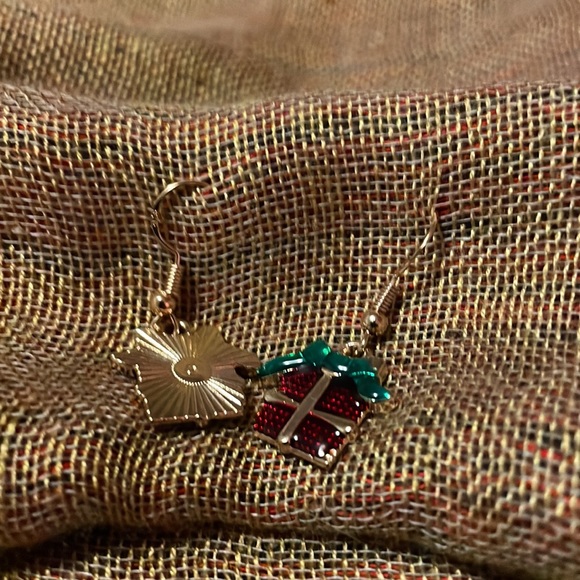 3/15 Christmas Present Enamel on Goldtone Earrings w Hypoallergenic Hooks - Picture 2 of 2